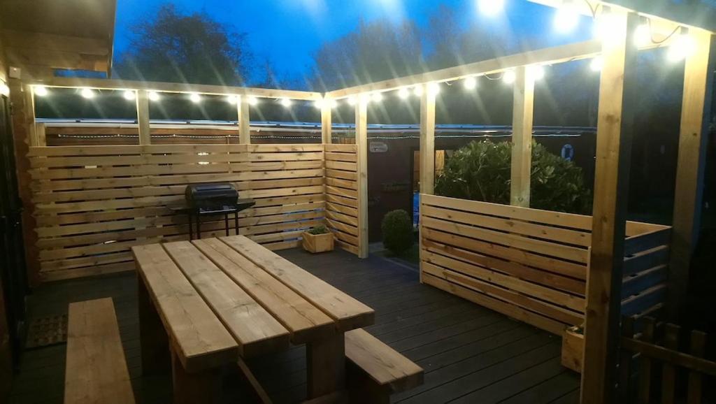 רייד 'Monktonmead Lodge' In Secluded Setting, With Private Indoor Pool. מראה חיצוני תמונה